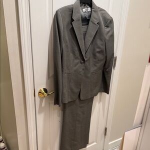 Kasper Women’s Classic Gray Suit Set Size 18